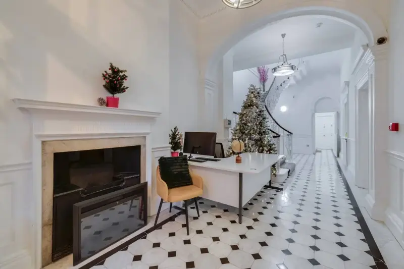 Chic Urban Haven in Mayfair